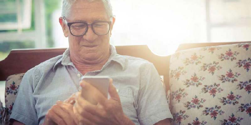 What To Consider in Your Cell Phone Plan as a Senior